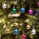 thumbnail image 4 of Set de colgantes para árbol de Navidad de colores alienígenas • 12 adornos de plástico inquebrantables • 3 cm de forma única • decoración festiva para árbol, corona y guirnalda, 4 of 6