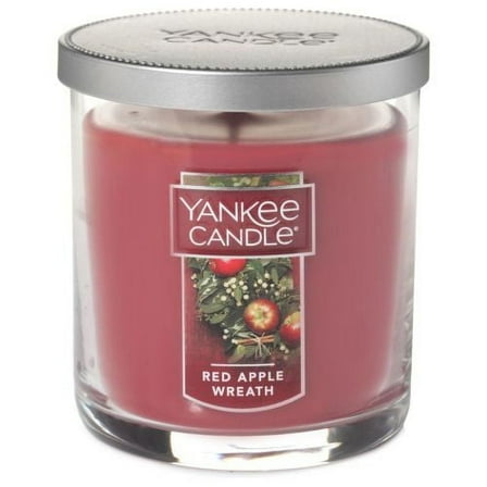 Yankee Candle Small Tumbler Candle, Red Apple Wreath, 7 Oz