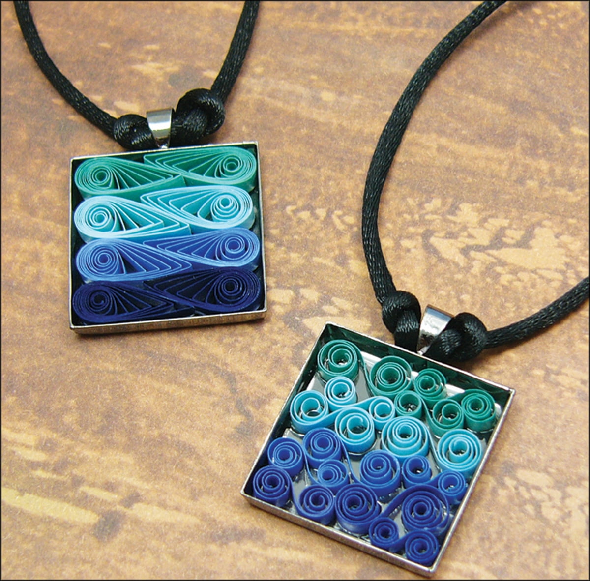 Quilled Creations Quilling Kit, Modern Waves Necklace