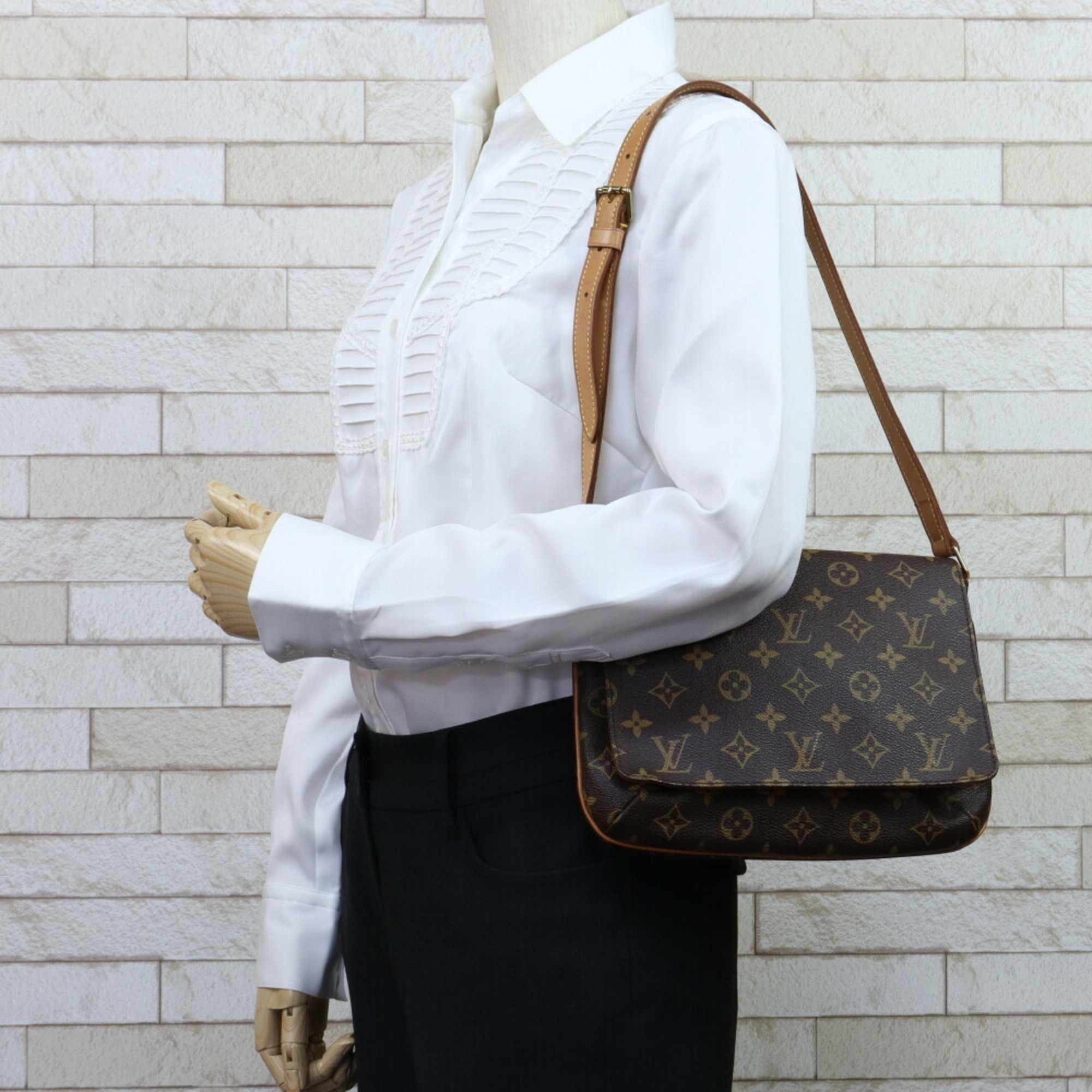 Louis Vuitton - Authenticated Musette Tango Handbag - Polyester Brown for Women, Very Good Condition
