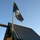 thumbnail image 2 of Banderines piratas de esqueleto con bandera Jolly Roger para fiesta de Halloween, fiesta pirata, 2 of 8