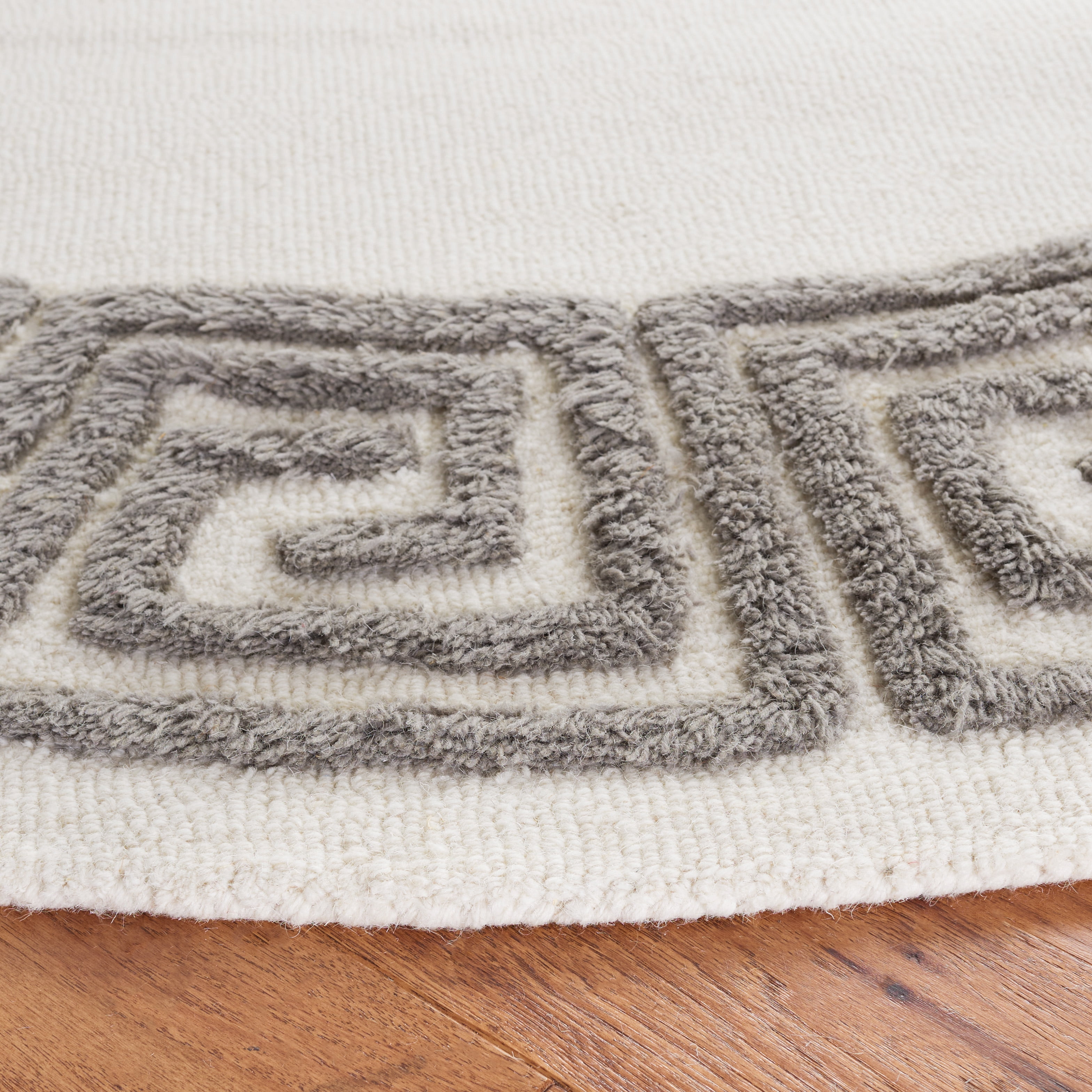 SAFAVIEH Metro Ethelred Bordered Area Rug, Ivory/Grey, 6' x 6' Round