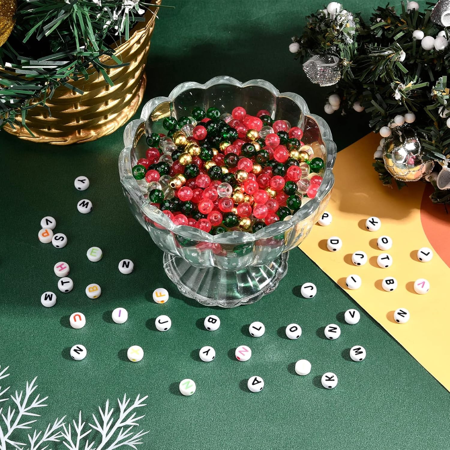 900pcs Glass Beads Alphabet Letter Beads Red Green Loose Beads Horizontal Hole Acrylic Beads Brass Spacer Beads with Elastic Thread DIY