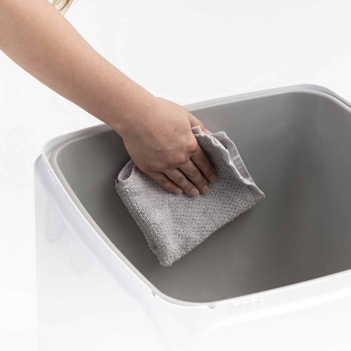 IRIS Premium Top Entry Cat Litter Box Litter Particle Catching Cover and Privacy Walls with Scoop, White