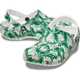 thumbnail image 2 of Zuecos Clásicos Crocs para Niños Verde Ivy/Duke Talla 4M, 2 of 2