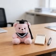 thumbnail image 4 of Muñeco de peluche de graduación con toga y birrete – Juguete de peluche conmemorativo de la ceremonia para estudiantes universitarios, compañeros de clase o amigos – Tejido suave al tacto, detalle, 4 of 6