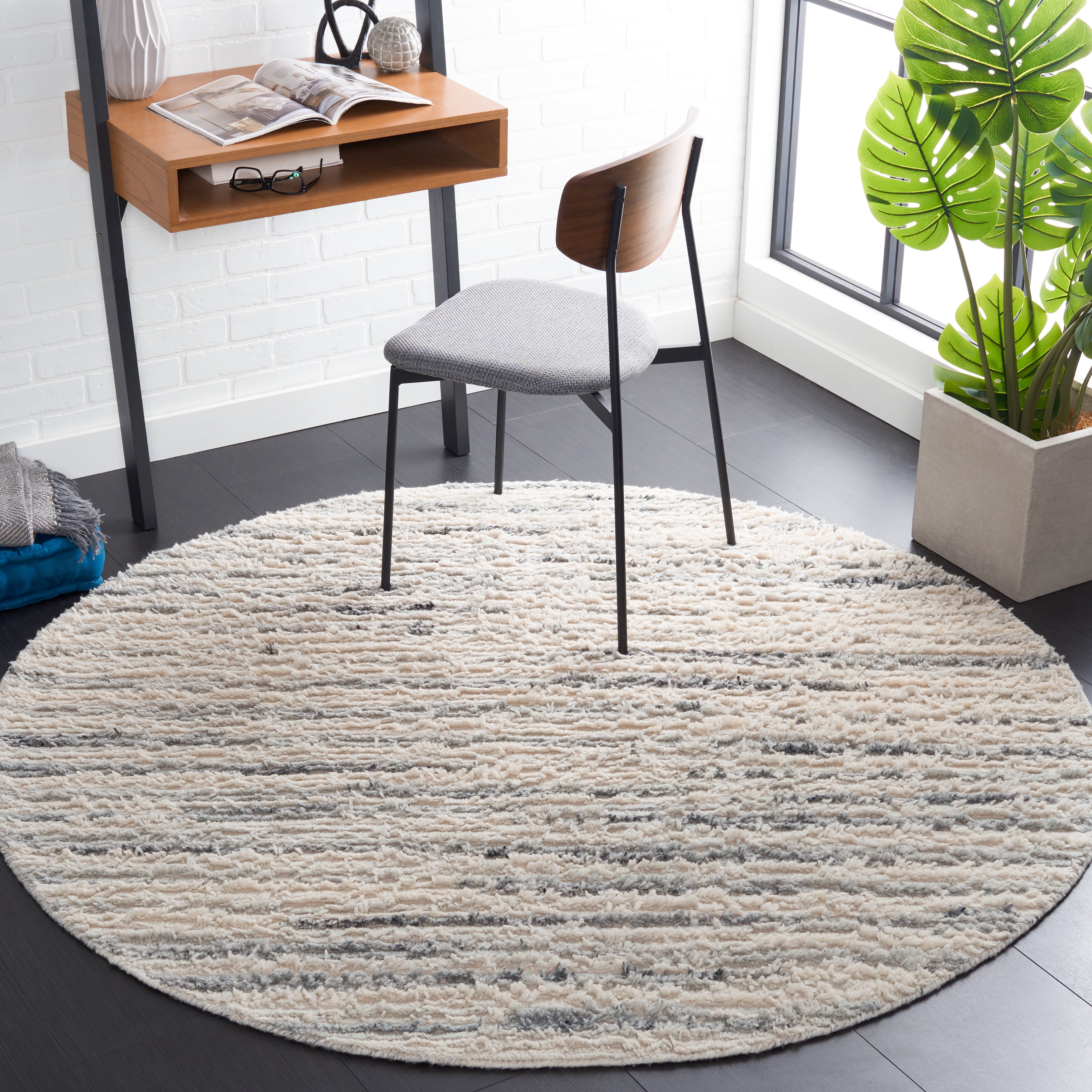 SAFAVIEH Casablanca Blake Distressed Area Rug, Grey/Ivory, 6' x 6' Round