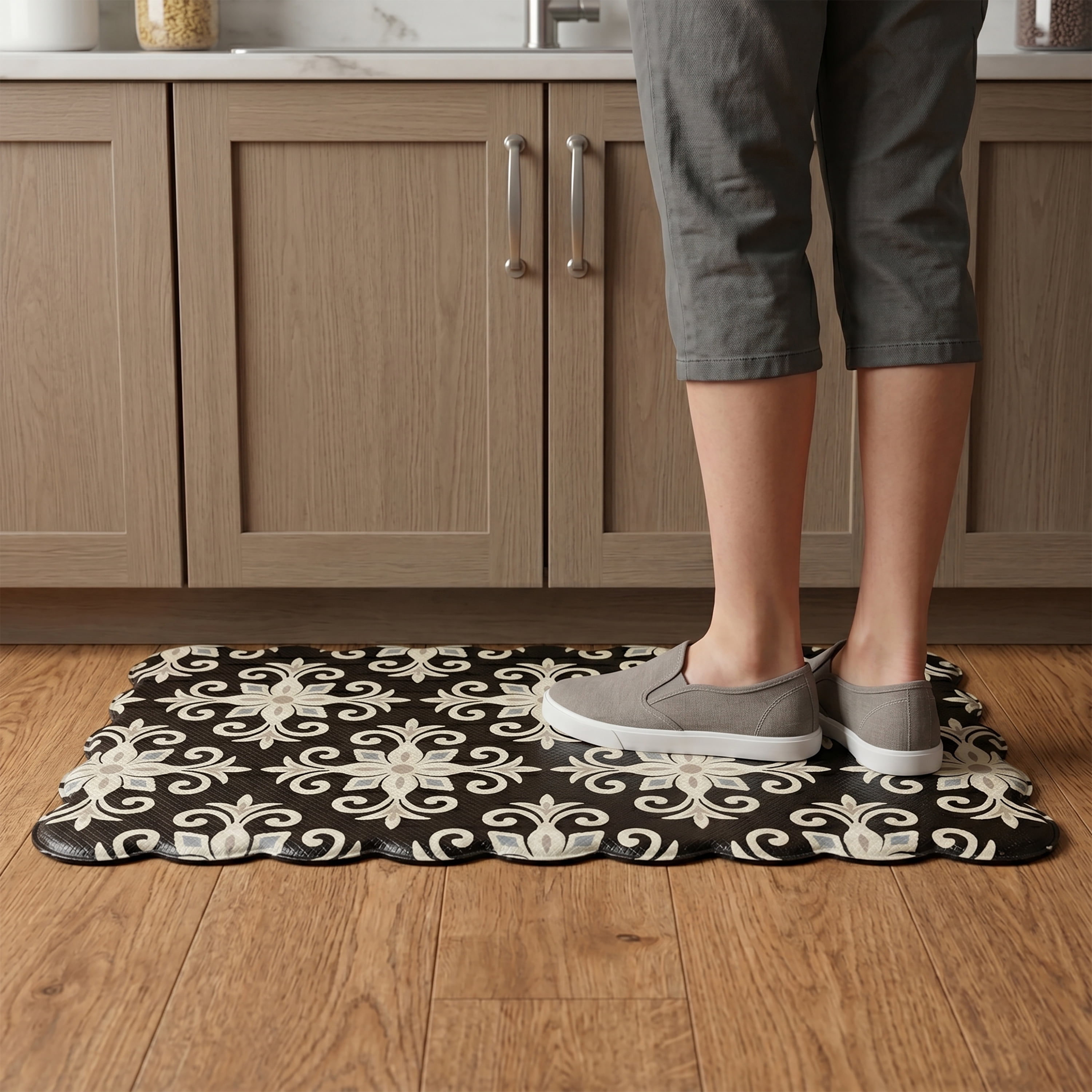 Scalloped Edge Anti-Fatigue Mat 18x30 - Payton -Black/Tan