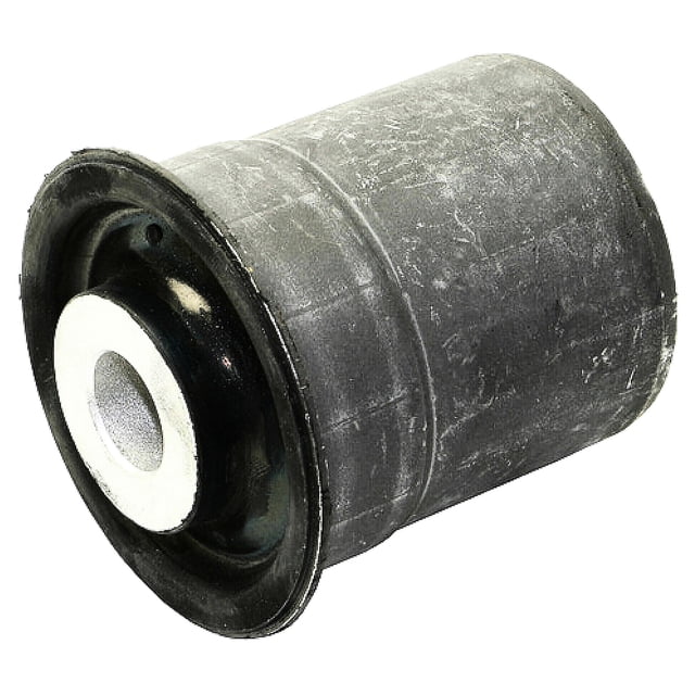 (1) buje tirante f-350 super duty 2005 a 2019 ford delantero ant moog. Primer plano 3/4 de un buje cilíndrico MOOG para tirante delantero, carcasa metálica gris con textura, casquillo interior claro y placa negra en el extremo; pieza única para eje delantero y tracción trasera, frecuentemente usada en reparaciones de suspensión de camionetas.