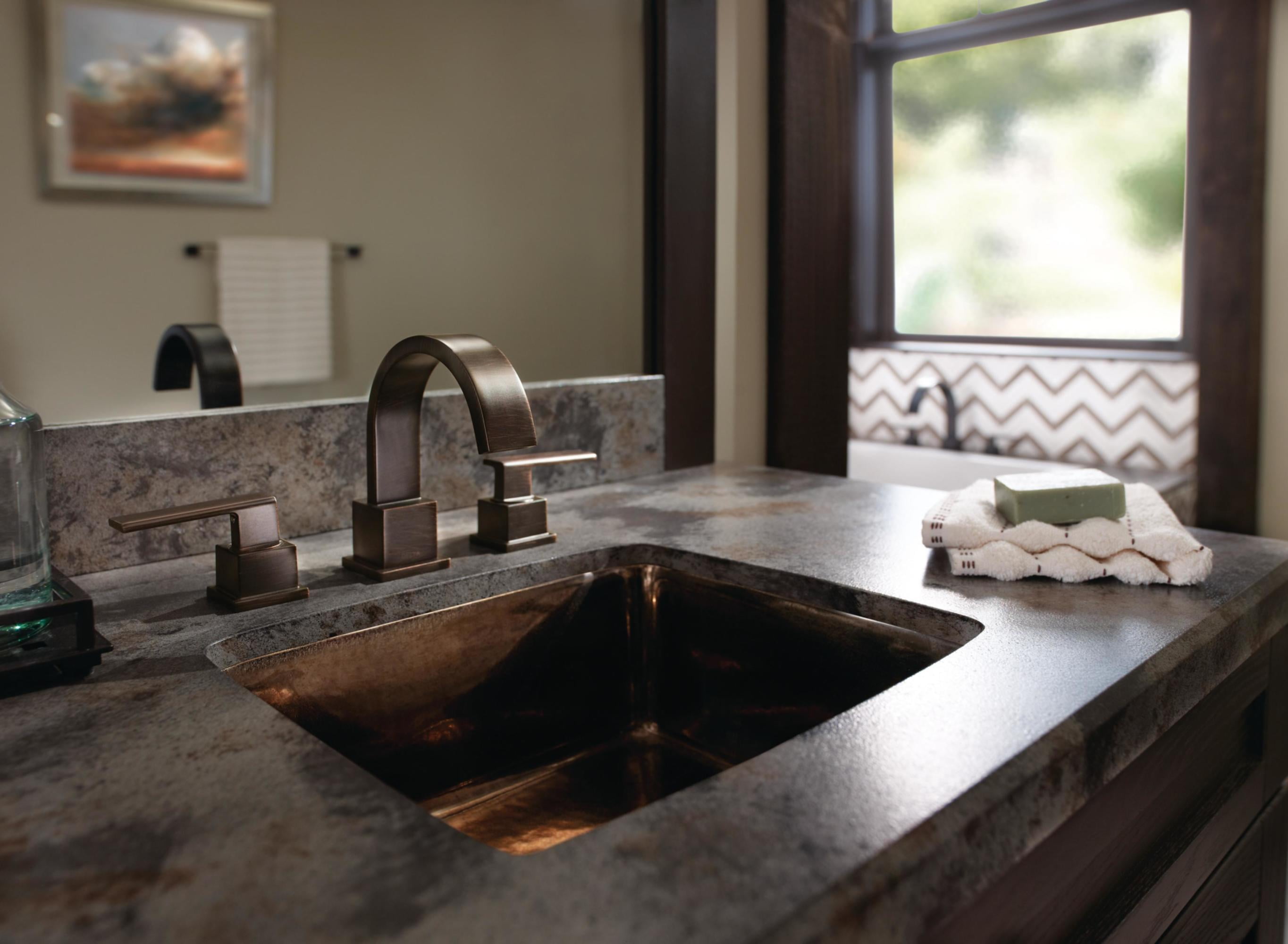 Delta Vero Roman Tub Trim with Hand Shower, Venetian Bronze