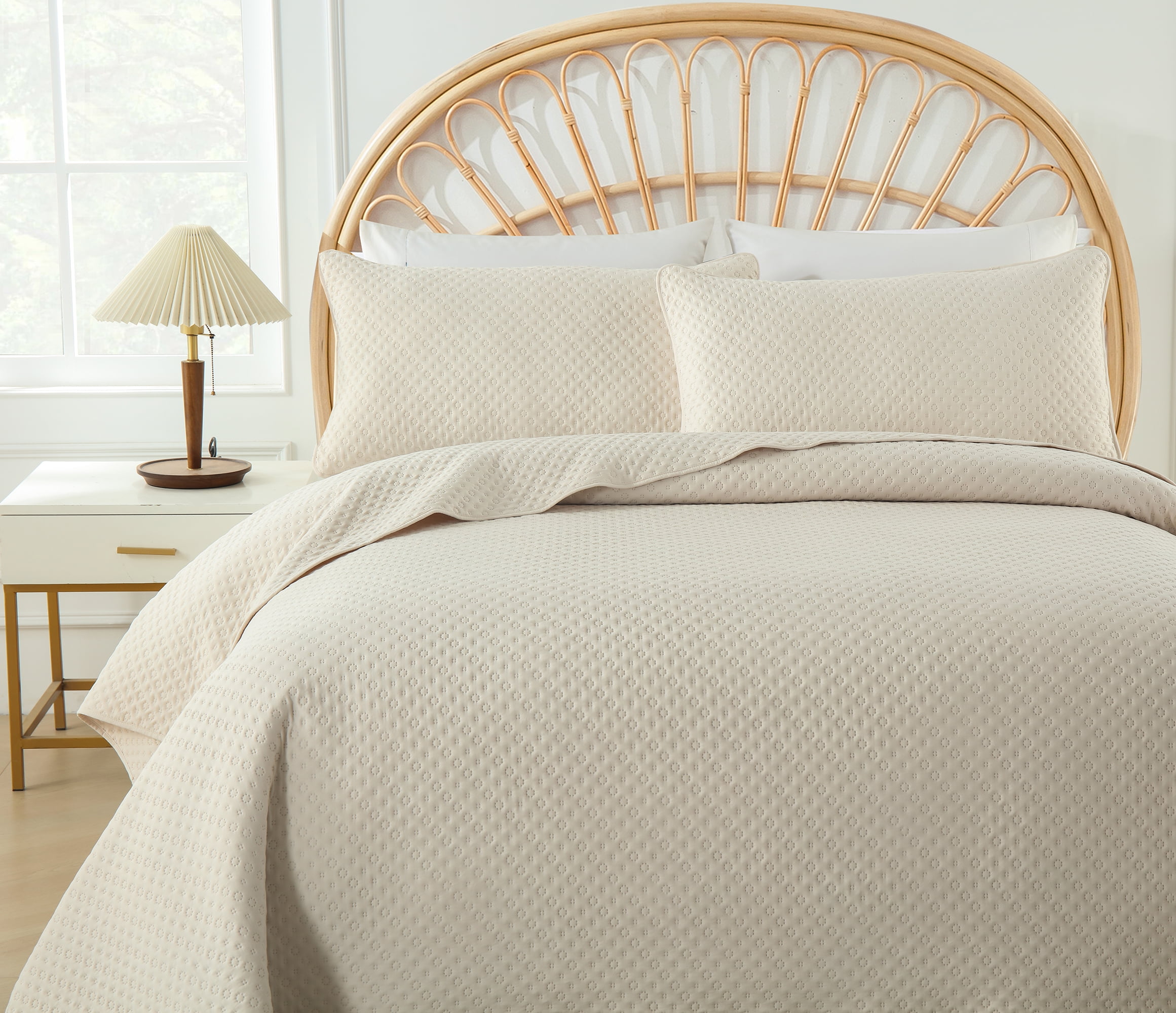 King Size Quilt Set, GREAGLE 3-Piece 120gsm Soft Warm Light Weight Ultrasonic Bedspread Reversible Comforter Velvet Bedding Set, Beige