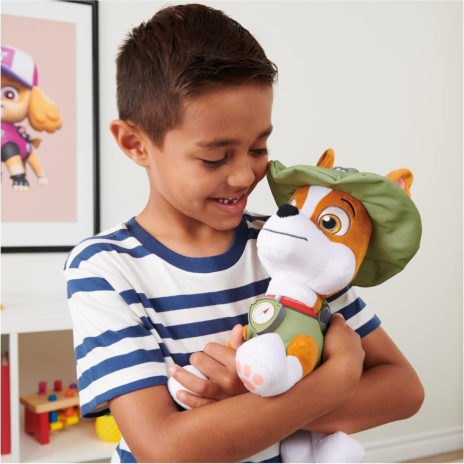 Paw Patrol Talking Tracker 12-Inch Tall Interactive Plush Toy with Music, Sounds and Bilingual Phrases Stuffed Animals, Kids Toys for Ages 3 and up