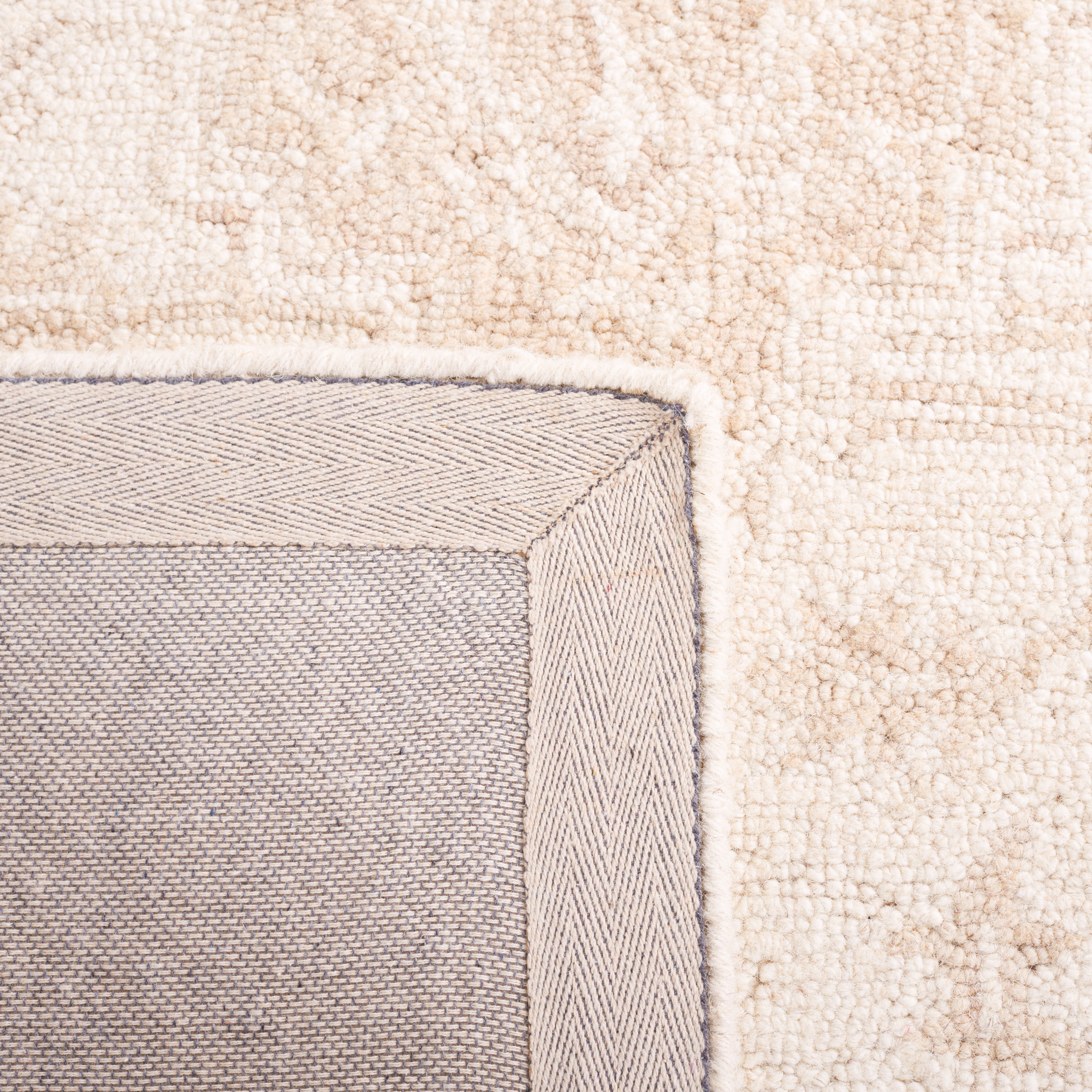 SAFAVIEH Metro Carrissa Medallion Area Rug, Beige/Ivory, 5' x 8'