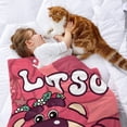 thumbnail image 2 of Lotso el oso de fresa anti-pilling, suave, ligera, esponjosa y acogedora de lujo para hogar y cocina – Perfecta para niños y adultos,80X120cm, 2 of 6
