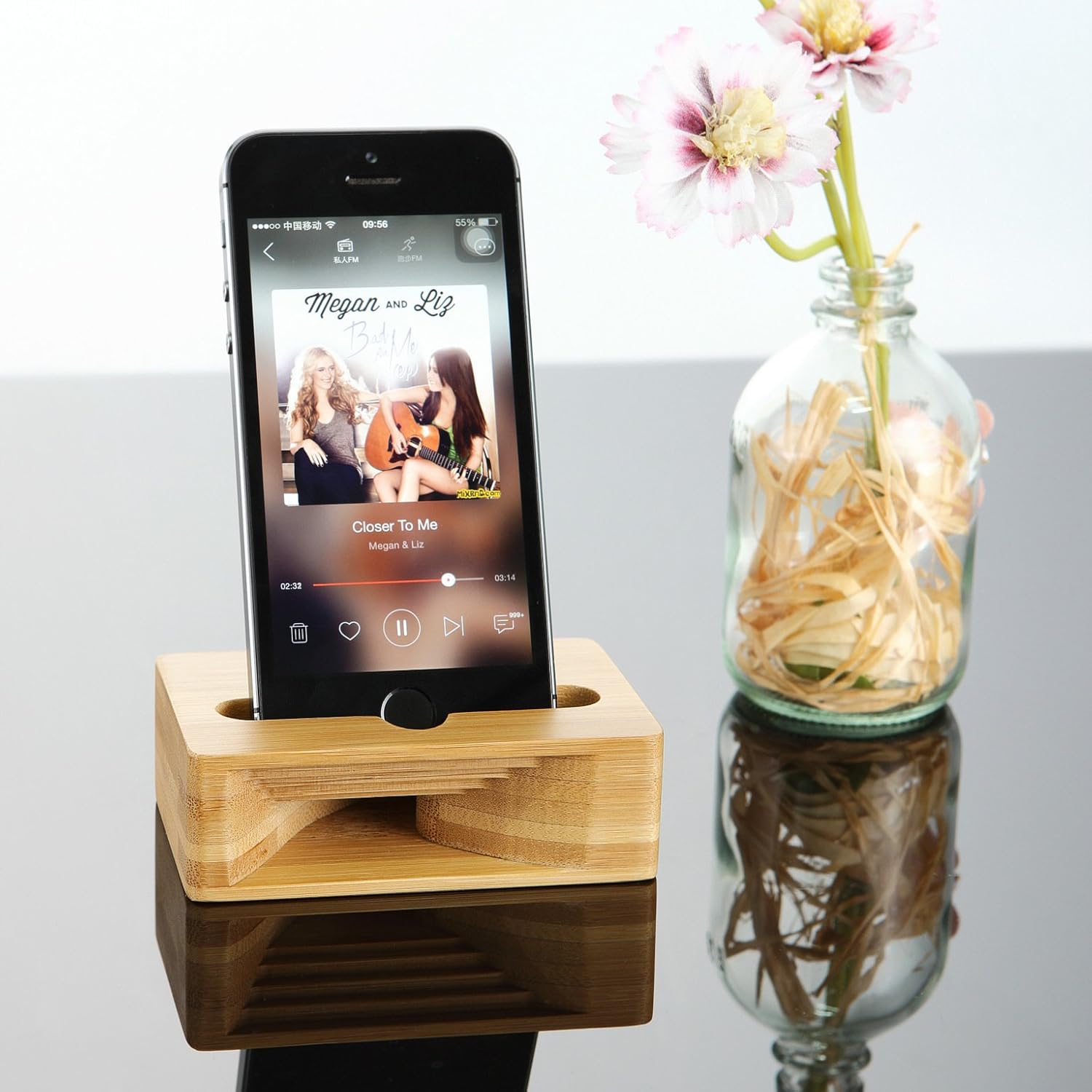 Cell Phone Stand Amplifier, Desktop Mobile Phone Holder, Universal Portable Wood Cellphone Dock on Desk Bamboo Bed Stand Mount Cradle for Phone Under 5.5 Inches