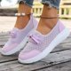 thumbnail image 4 of Zapatillas planas transpirables de malla tejida para mujer, zapatos casuales antideslizantes de moda para caminar, mocasines cómodos de suela suave sin cordones, zapatillas de tenis, 4 of 4
