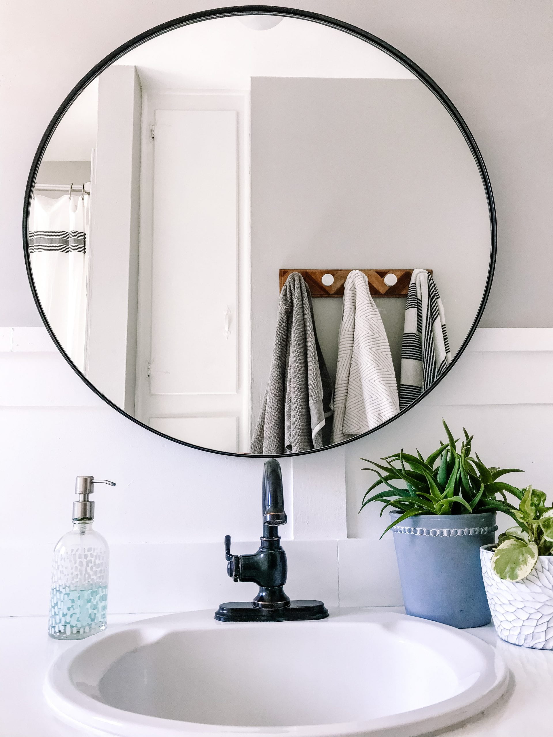 Black Frame Round Bathroom Mirror Off, Round Black Framed Bathroom Mirrors