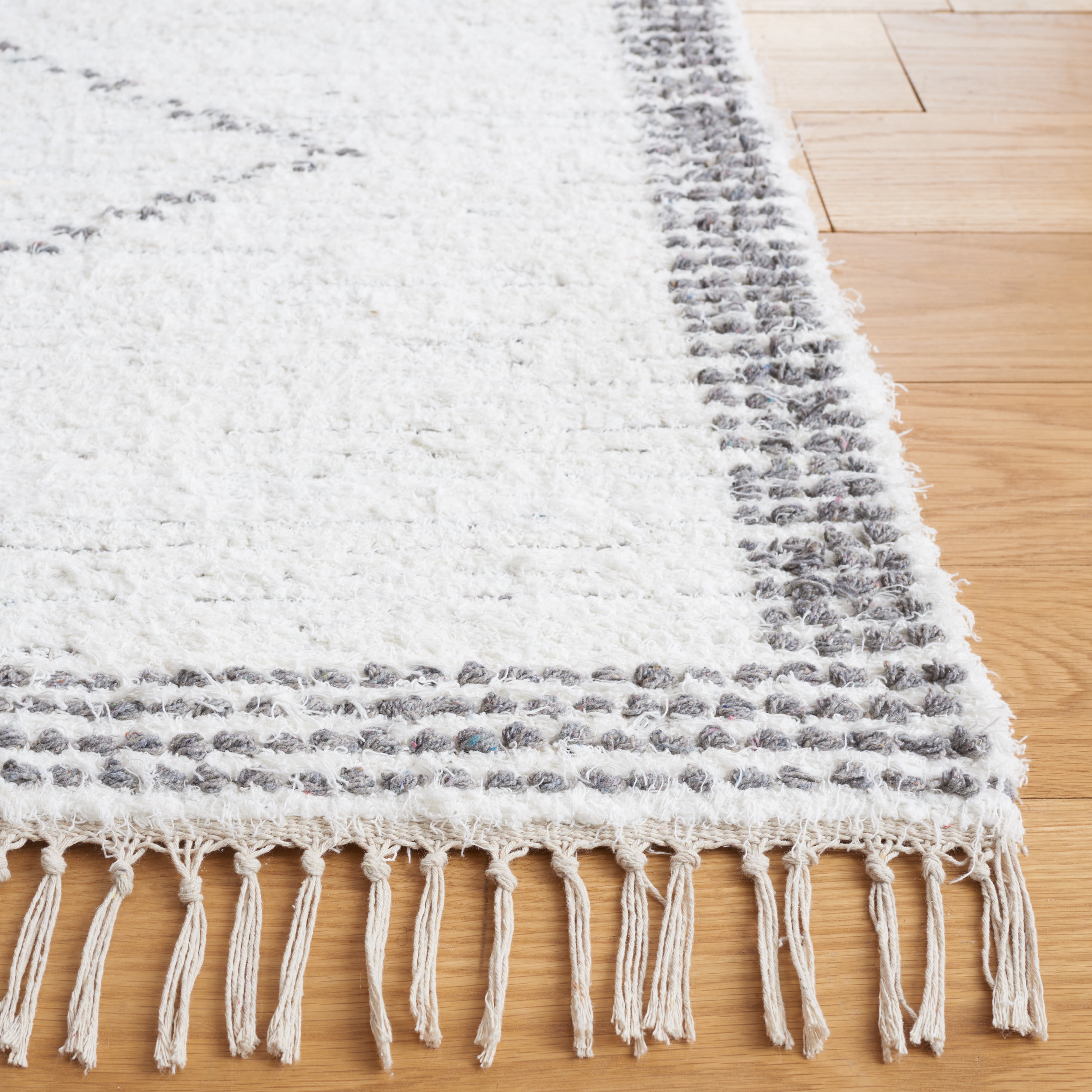 SAFAVIEH Casablanca Erica Diamond Cotton Area Rug, Ivory/Grey, 8' x 10'