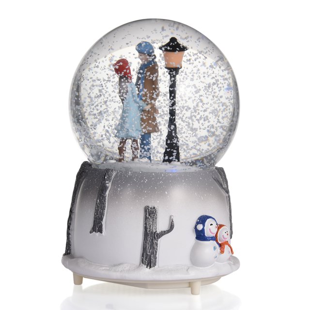 amante romántico globo de nieve musical led pareja bola de cristal caja de música nieve automática pulverización cielo ciudad caja de música regalo de san valentín anggrek otros Globo de cristal de pareja 10x10x15 cm, vista frontal centrada con pareja bajo un farol dentro de la esfera; base redonda de resina pintada a mano con árboles y dos muñecos de nieve, nieve en suspensión, luces LED multicolor y música automática (4–5 canciones).