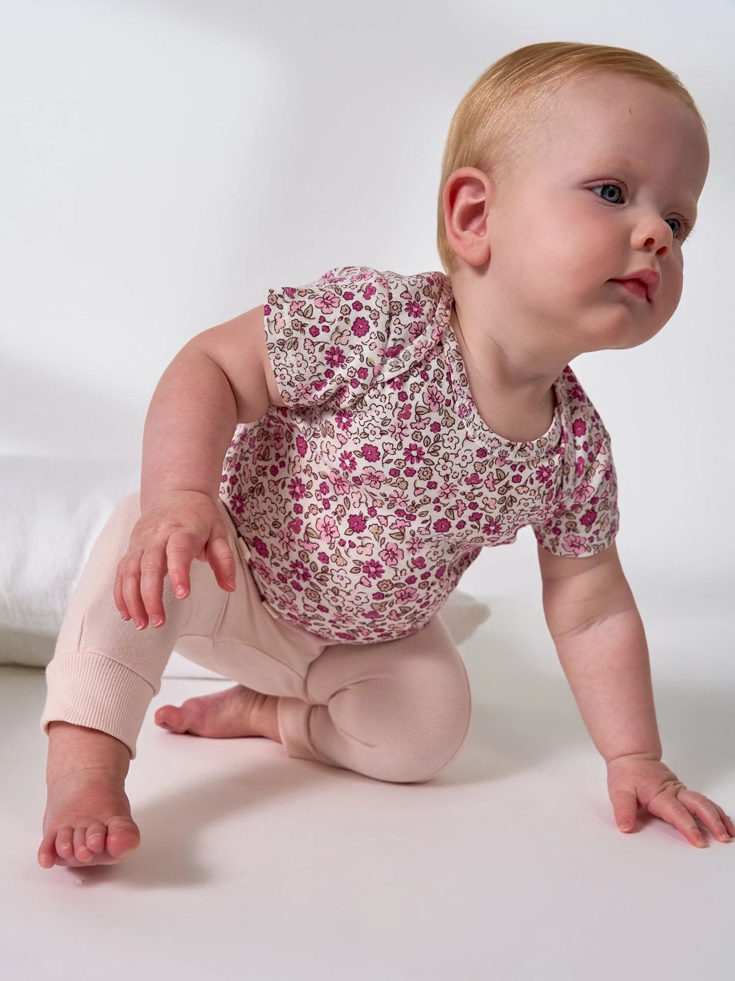 Gerber Baby Neutral Short Sleeve Onesies, 8-Pack, Sizes 0/3 Newborn - 12 Months