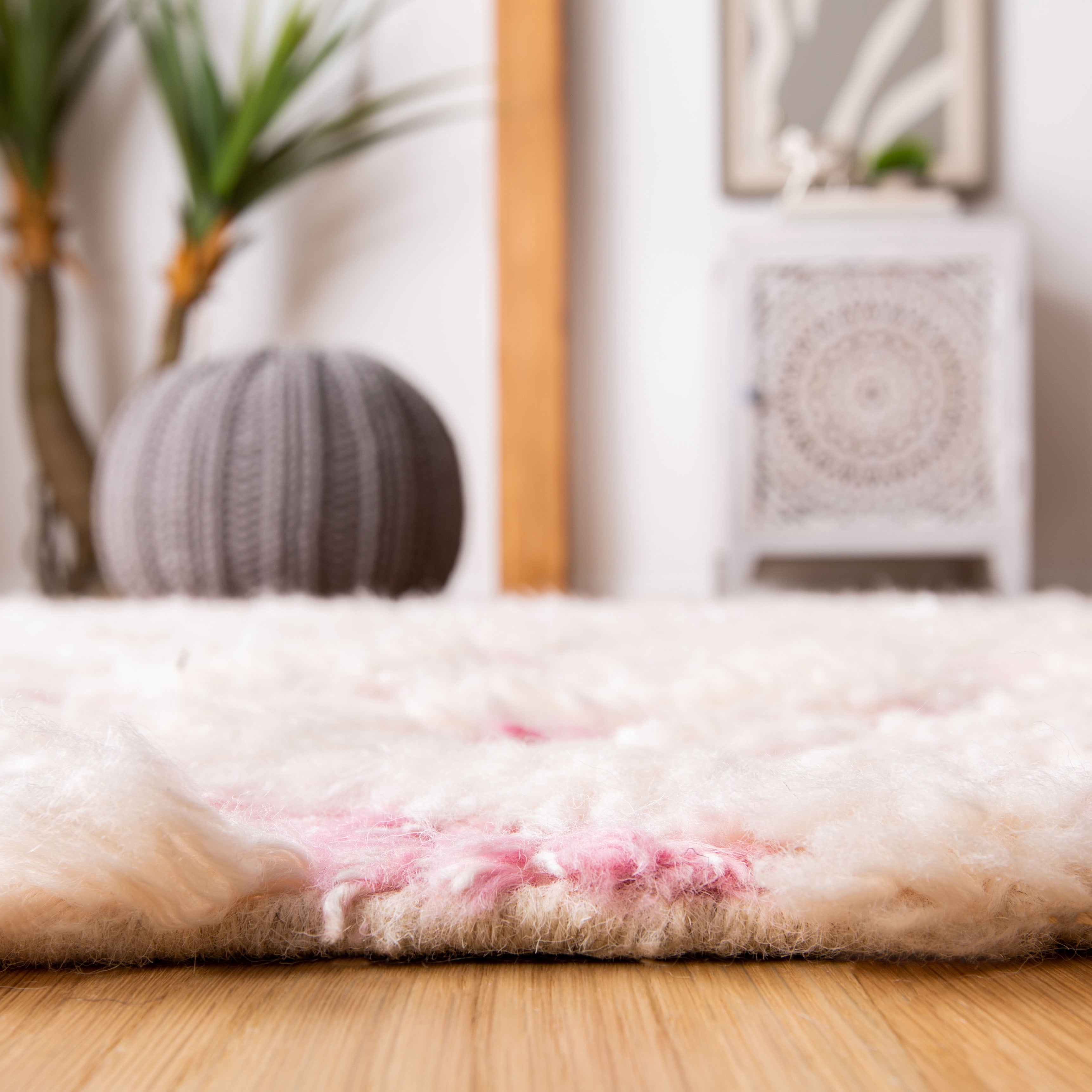 SAFAVIEH Manhattan Bryanne Abstract Area Rug, Ivory/Pink, 8' x 10'