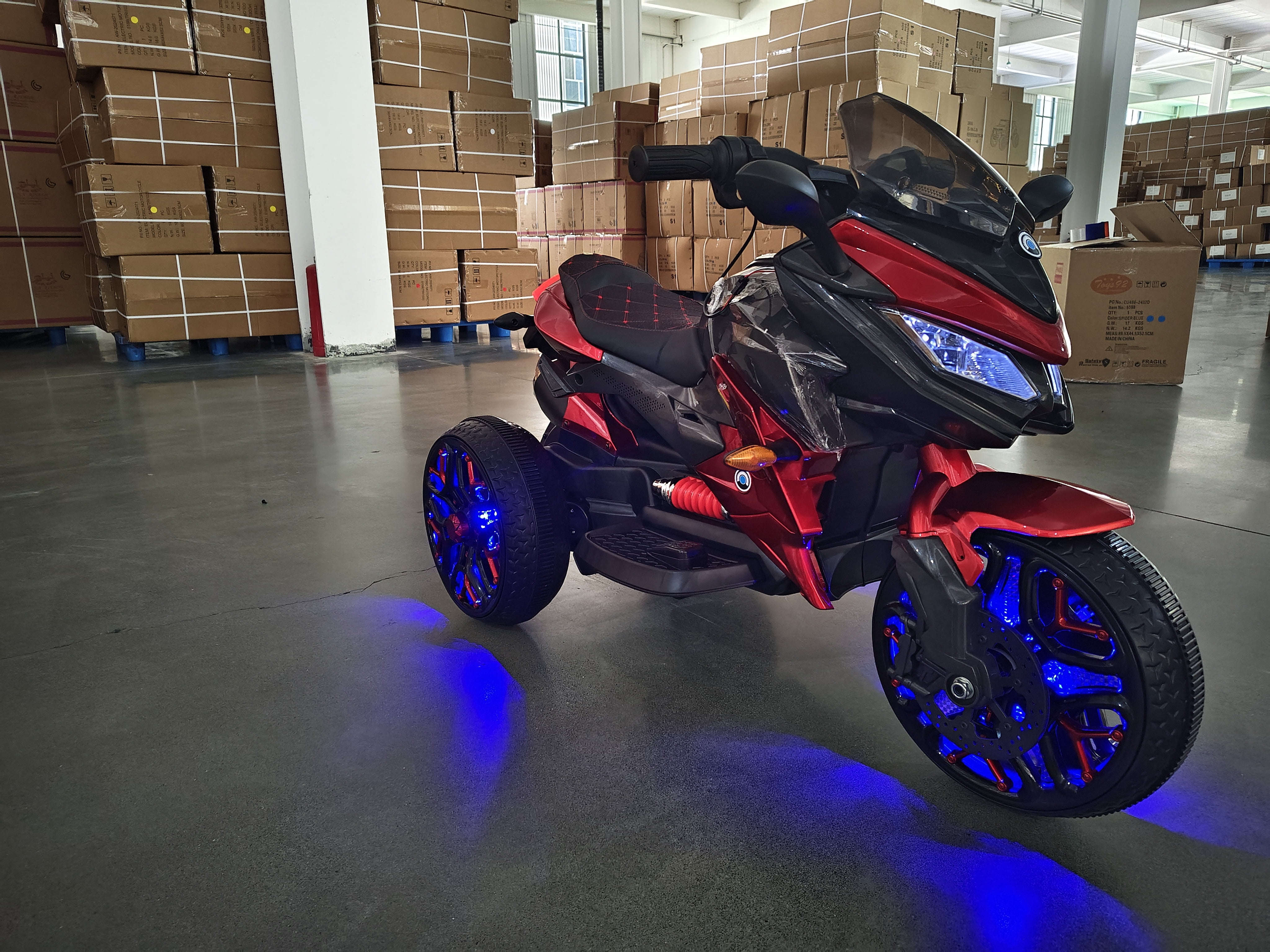POVANLI 12V 3 Wheels Kids Ride on Motorcycle with Slow Start, Power Display, PU Seat, Training Wheels, Manual Throttle, Lighting Wheels, Bluetooth, USB, MP3 for Children Aged 3-5, Gift (Red)