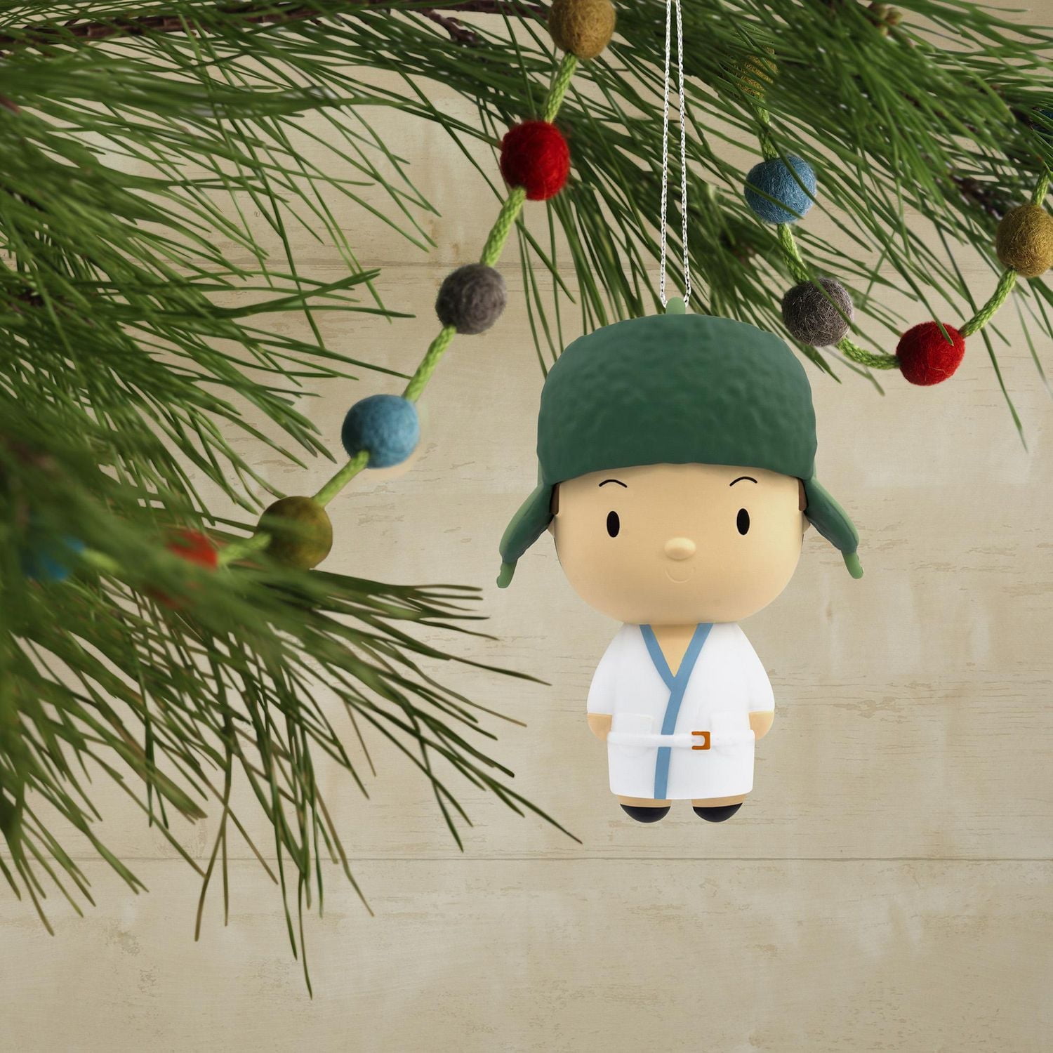 Décoration Hallmark de Noël (Le cousin, Le sapin a des boules, plastique incassable)