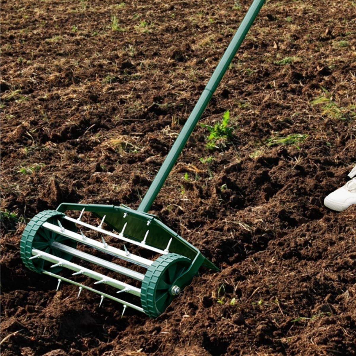 Rolling Lawn Aerator, 18-Inch Garden Yard Rotary Push Tine Heavy Duty Spike Soil Aeration, Manual Aeration Tool w/ 41-Inch Handle (Green w/Fender)