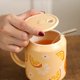 thumbnail image 4 of Taza de porcelana con tapa y pajita, taza de agua de 13 onzas con asa, lindo patrón naranja, 4 of 5