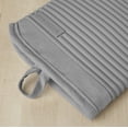 thumbnail image 2 of Juego de guantes de cocina KitchenAid de silicona suave acanalada, gris, 2 unidades, 2 of 3