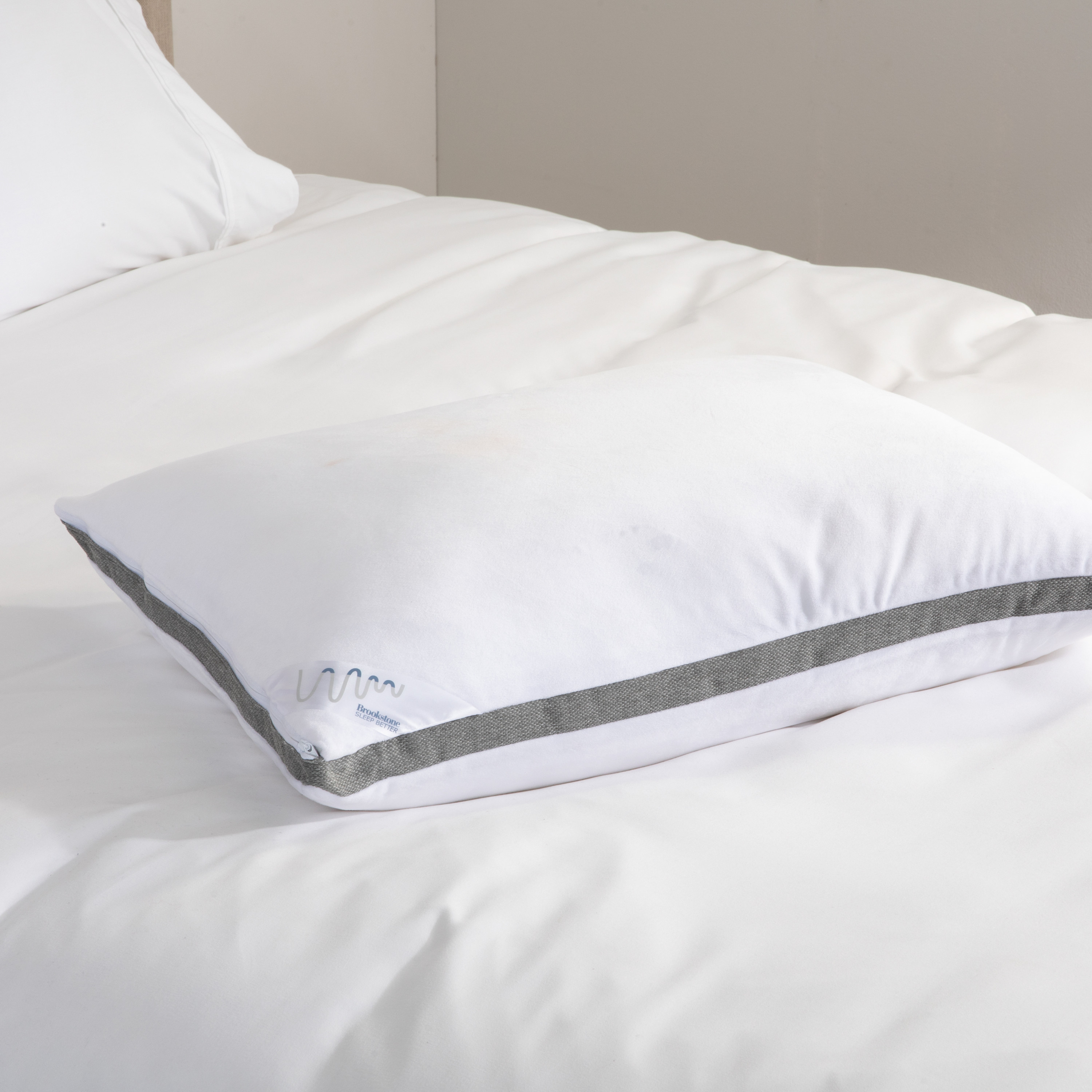 Brookstone Perfect 2-in-1 Comfort Pillow with Reversible Cooling Cover, Memory Foam with Fiber Fill Shell, Standard/Queen