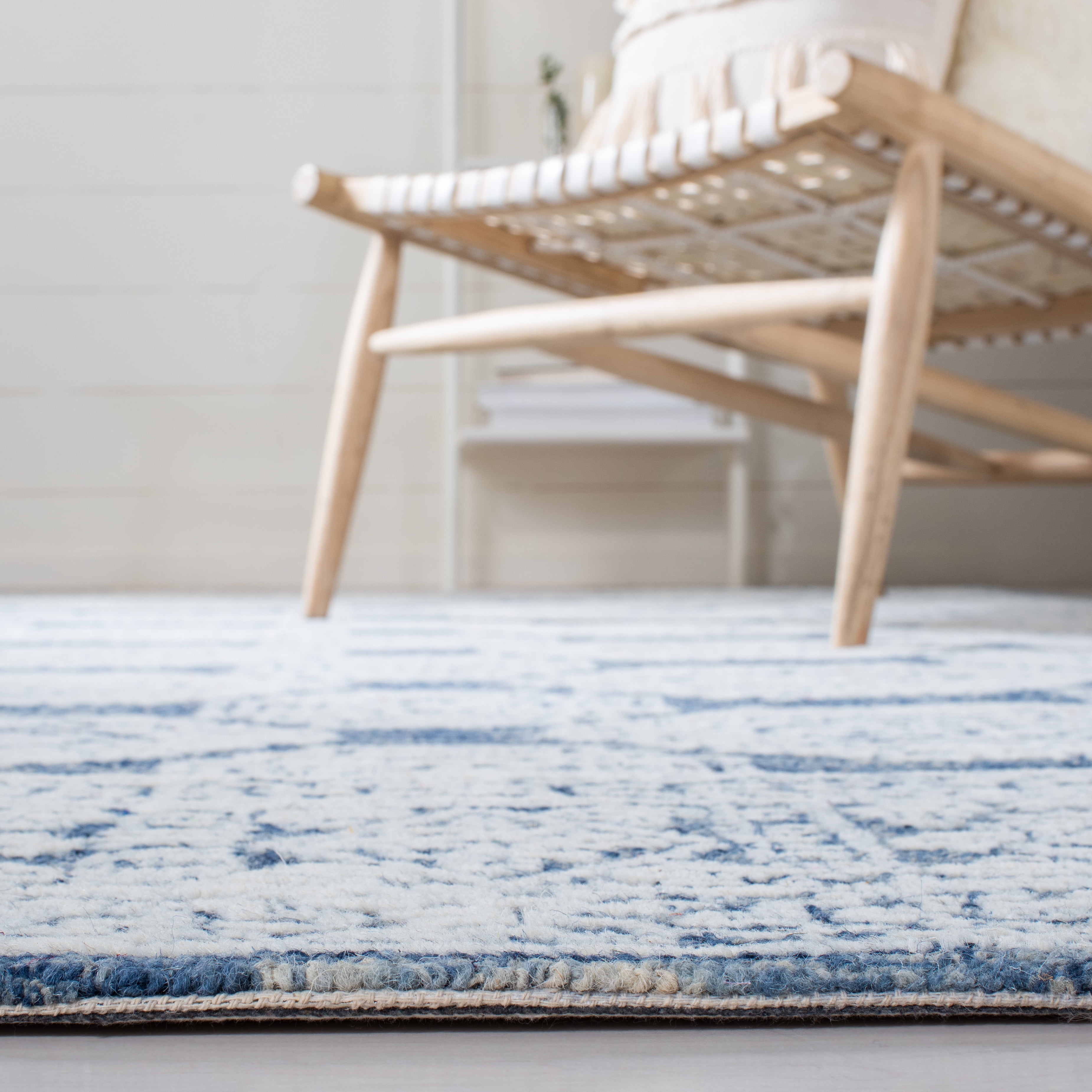 SAFAVIEH Metro Leontyne Geometric Area Rug, Natural/Blue, 6' x 6' Square