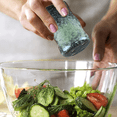 thumbnail image 4 of 2 uds tarro de condimento de cocina de color bajo vidriado tarro de sal y chile en polvo de cerámica con agujero-(pez globo) + (rima verde) MFZFUKR CPB-US-YYM649-8, 4 of 5
