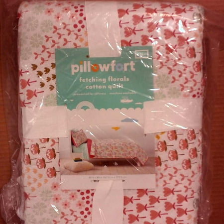 Twin Fetching Florals Quilt - Pillowfort™
