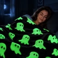 thumbnail image 5 of Cute White Ghost Pattern Halloween Flannel Blanket, Soft Lightweight Decorative Throw Blanket, Spooky Ghost Blanket for Indoor Home Party Autumn Season Decoration, 5 of 6