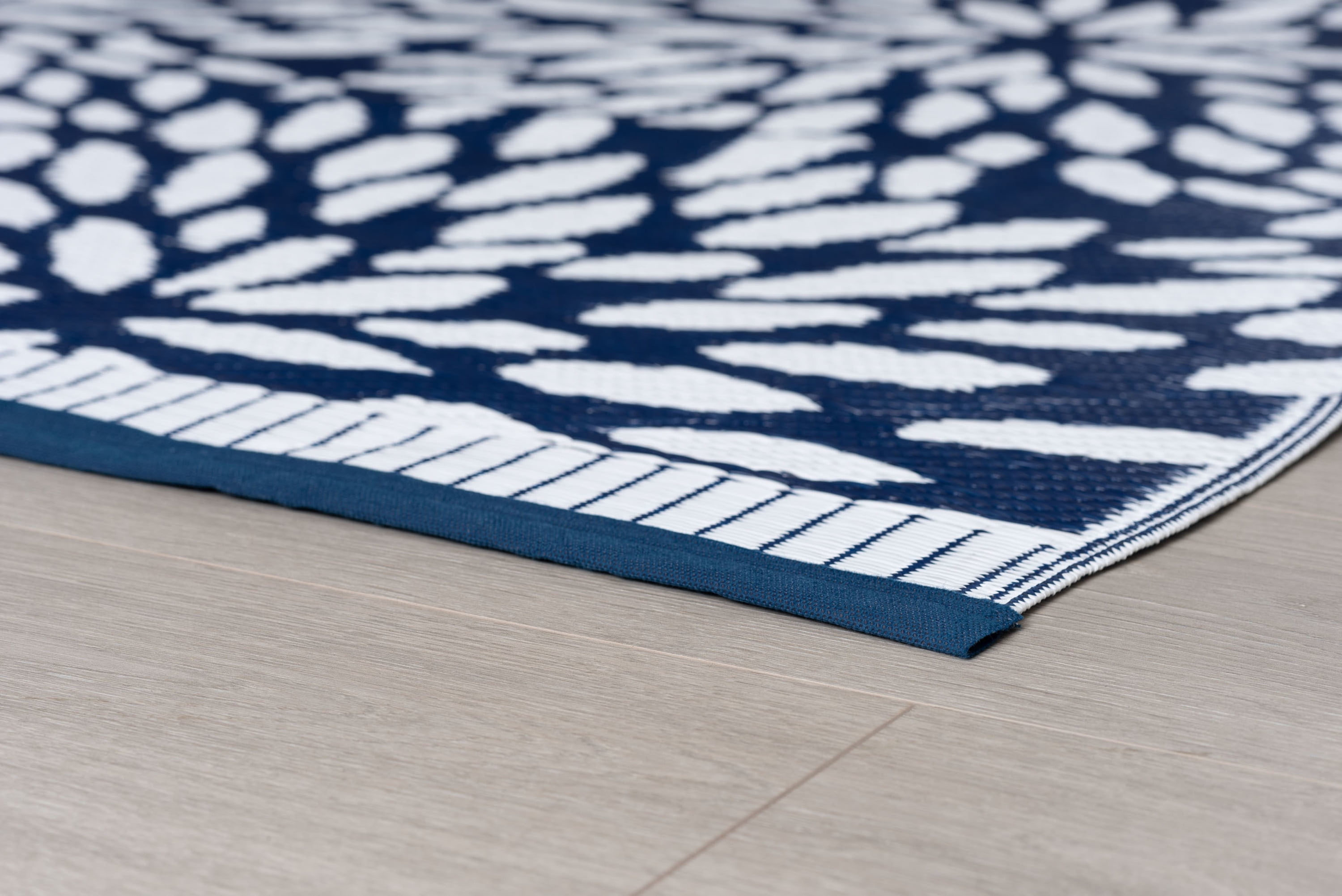8x10 Reversible Navy and White Polypropylene Outdoor Floral Area Rug
