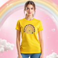 thumbnail image 3 of Playera Blusa De Mamá Estilo Arcoiris – Amor, Arcoíris y Corazones en Cada Suspiro Color Amarillo Talla Chica Marca Emil SaEs, 3 of 4