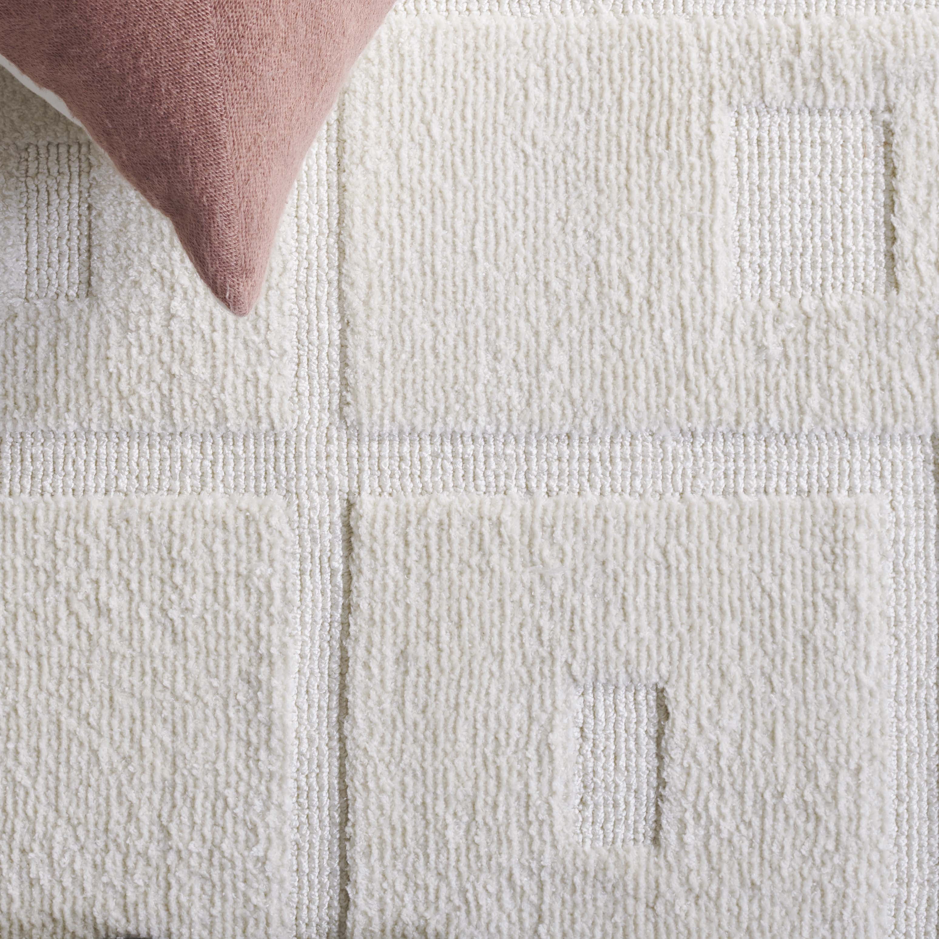 SAFAVIEH Audrey Edmond Geometric Area Rug, Ivory, 4' x 6'