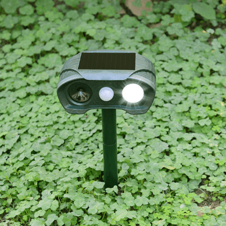 Solar Ultrasonic Animal Repeller Outdoor ,Waterproof Flashing Light