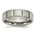 thumbnail image 1 of Bague en Titane 6mm Rainurée Satinée et Polie Taille 12.5, 1 of 6