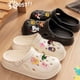 thumbnail image 1 of Charms de Zapatos para Niñas y Adolescentes: Paquete de 50 Charms de Decoración de Zapatos Lindos y Aleatorios, Charms de Zapatos, Charms para Zapatos, Pulsera, Pulsera, Regalos para Fiestas, 1 of 6