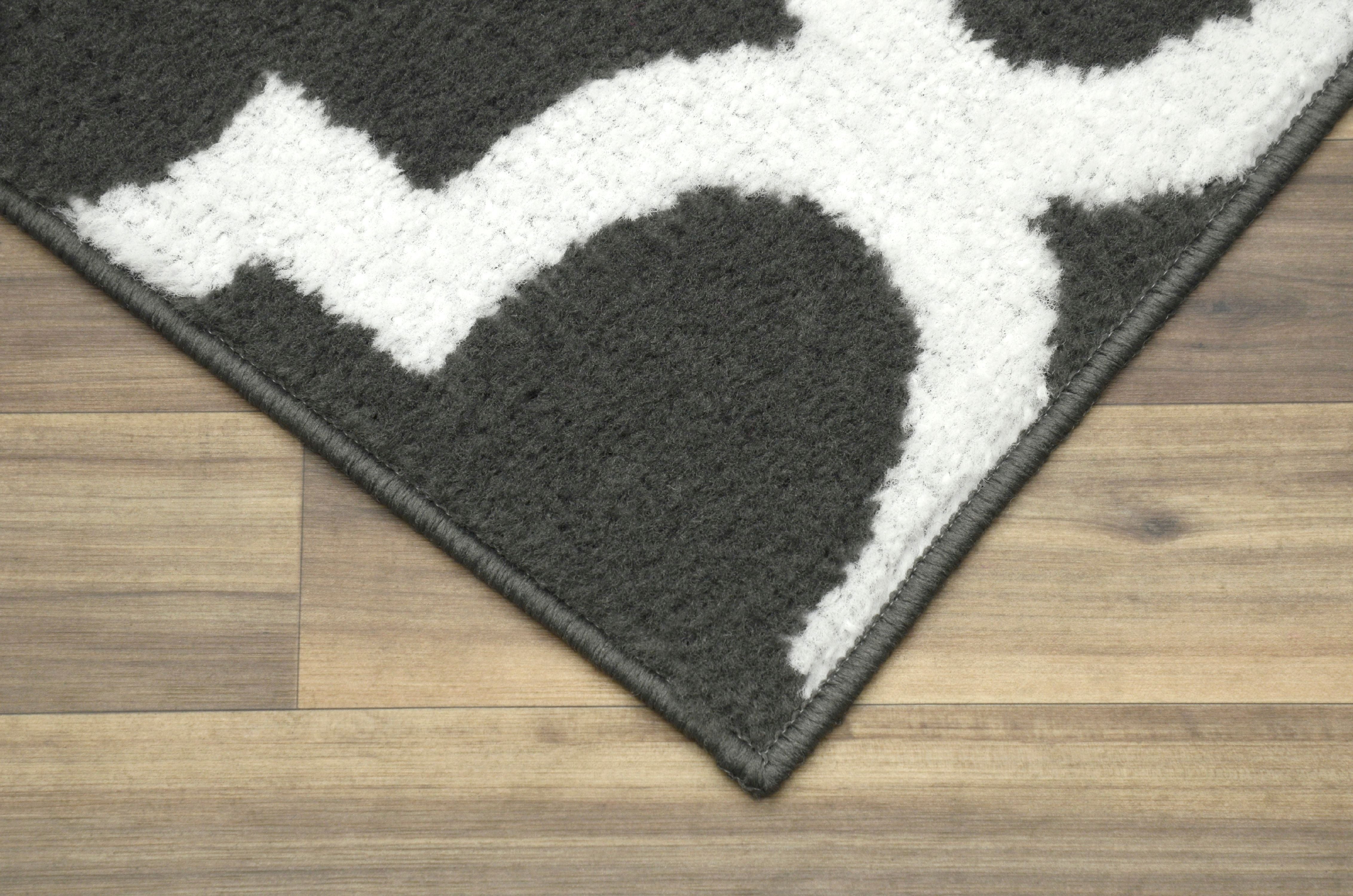 Mainstays Quatrefoil Cinder/White Indoor Area Rug, 45" x 66"