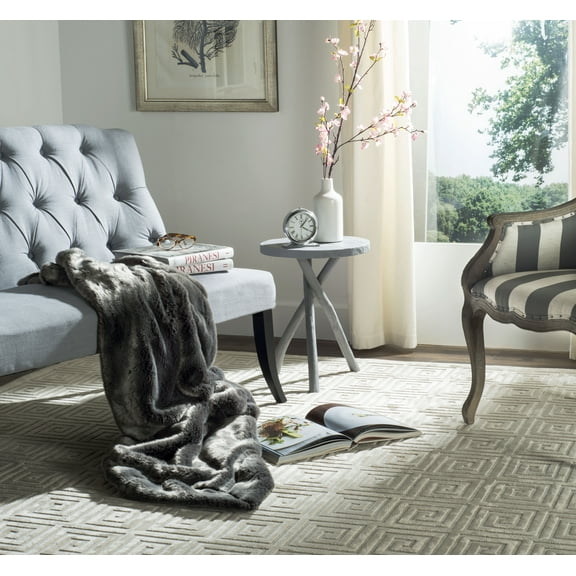 SAFAVIEH Faux Silver Solid Fur Throw, 50" x 60", Silver