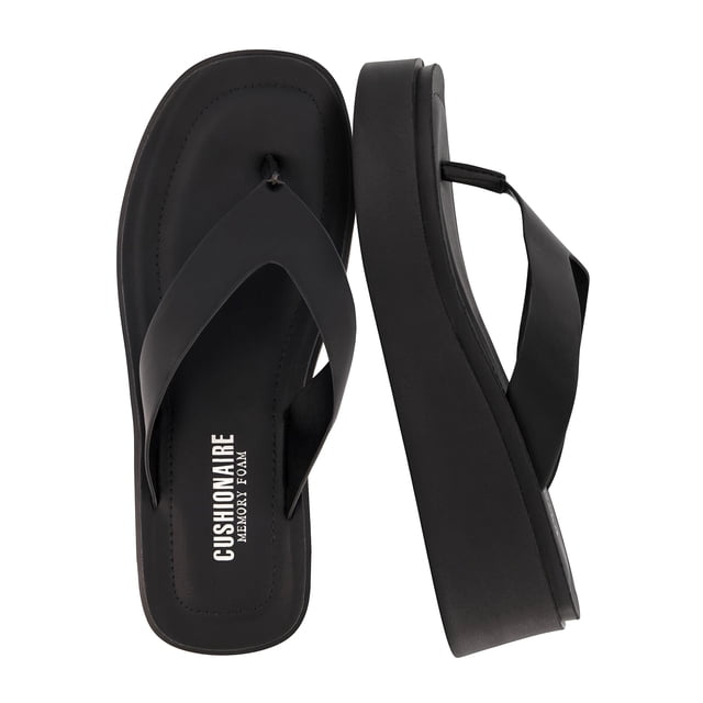 Sandalia CUSHIONAIRE Pippin Plataforma Ancha con Cuña Negra