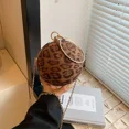 thumbnail image 2 of Versión coreana de la moda de nicho, bolso de hombro con forma de corazón para mujer, bolso de mensajero, bolso de cena de tendencia personalizado con estampado de leopardo, 2 of 5