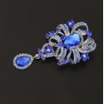 thumbnail image 4 of Broche de imitación de cristal azul real Salvador Broche de flor de cristal, 4 of 6