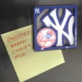thumbnail image 4 of YouTheFan New York Yankees 3D-LSM 3D Logo Series Magnet, 4 of 4