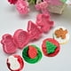 thumbnail image 5 of Juego de 4 cortadores de galletas navideñas con forma de árbol de Navidad, muñeco de nieve, pan de jengibre, huevo, cortador con mango con resorte, 5 of 9