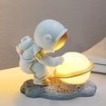 thumbnail image 1 of Lámpara LED de mesa de astronauta de resina de dibujos animados, lámpara de luna, luz nocturna, modelo moderno con pantalla de cristal de impresión 3D, lámpara de noche, 1 of 5