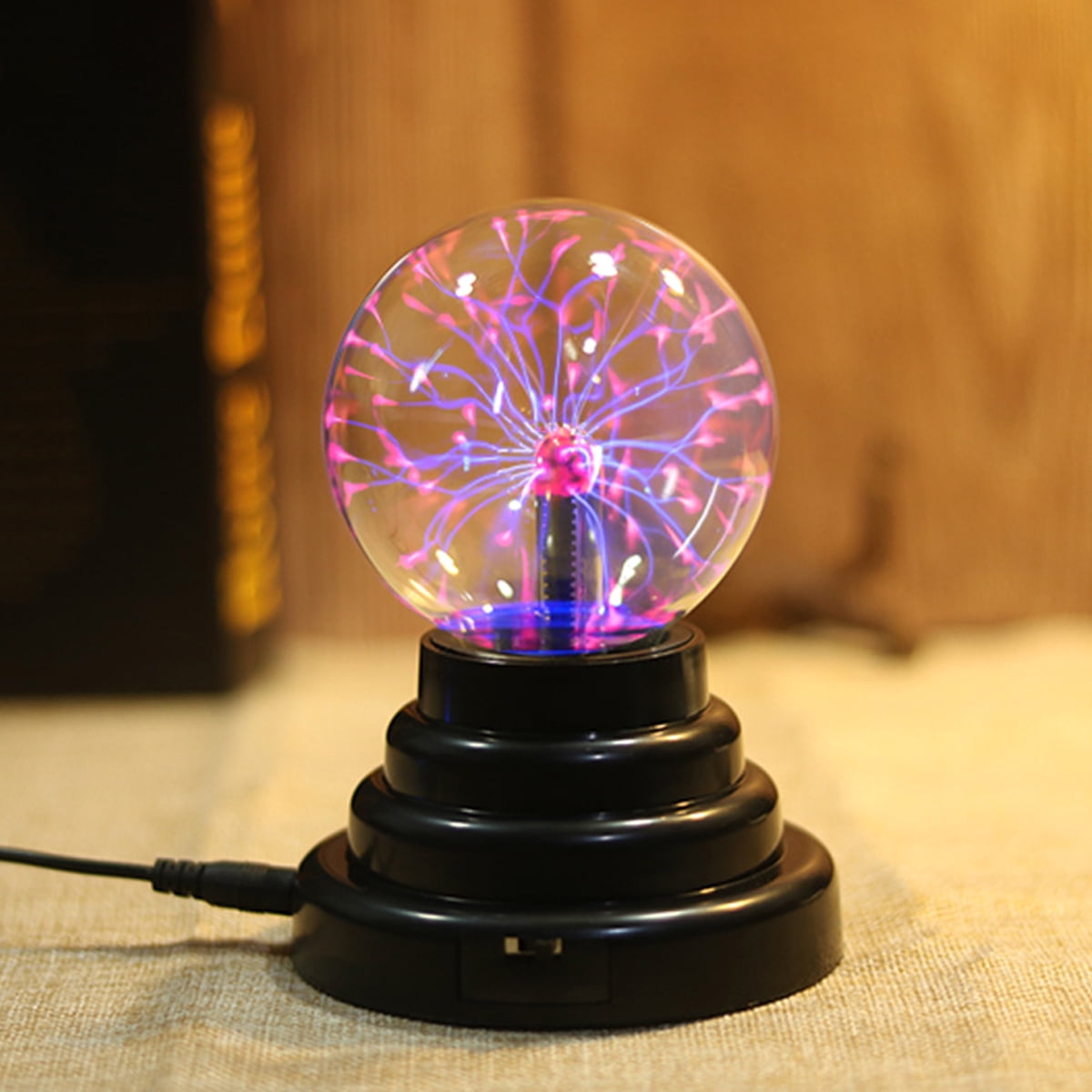 Светящаяся плазма. Плазменный шар Тесла. Bola de Plasma светильник. Электрический шар. Плазменная лампа.